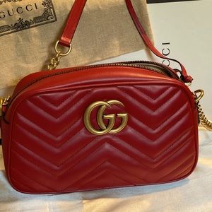 Gucci bag-Barely worn-GG Marmont small matelassé shoulder bag (hibiscus red)